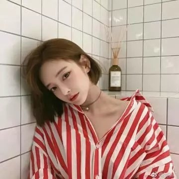 9顶假发的女孩